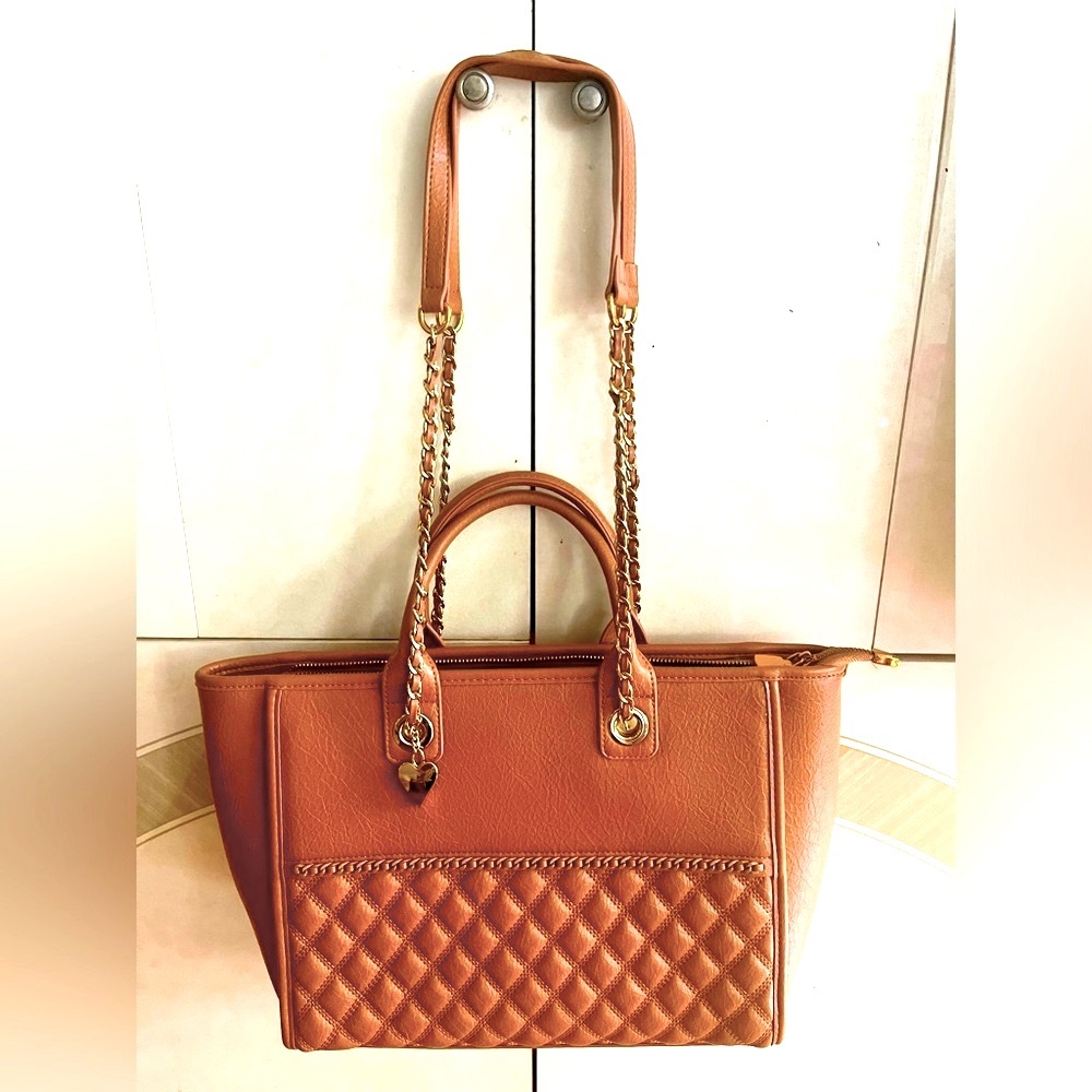 Brand new stunning  foreign designed 5 pockets brown elegant Leather handbag .